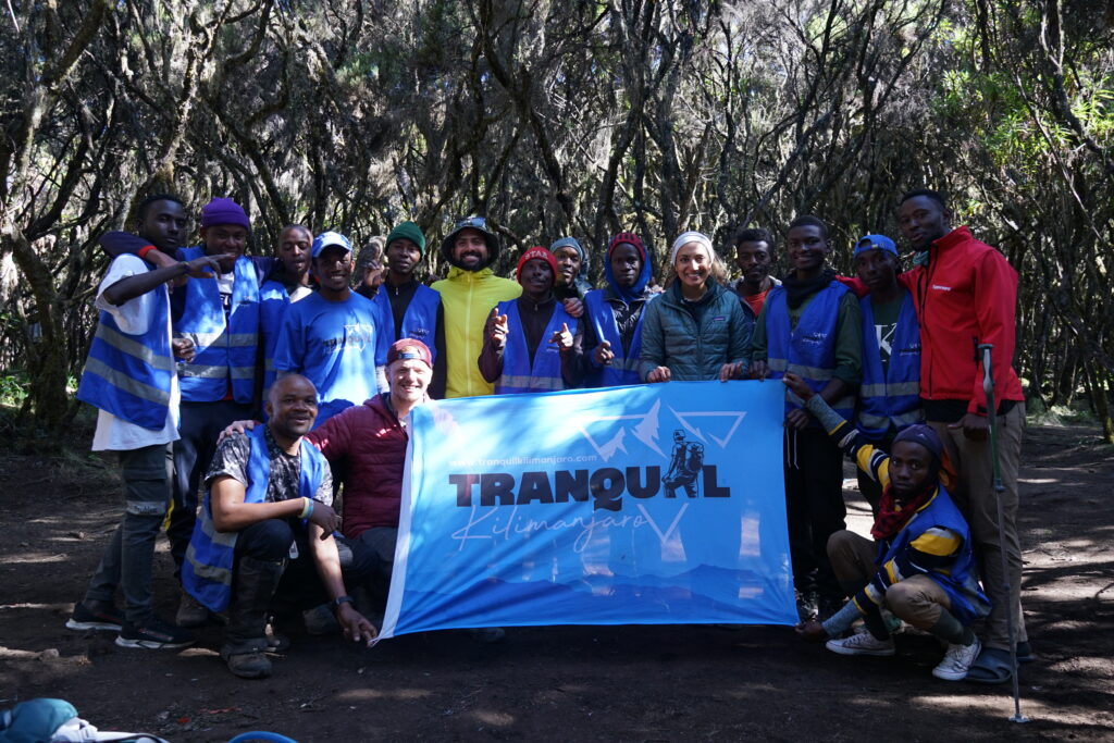 7R204940 Mount Kilimanjaro guides and porters